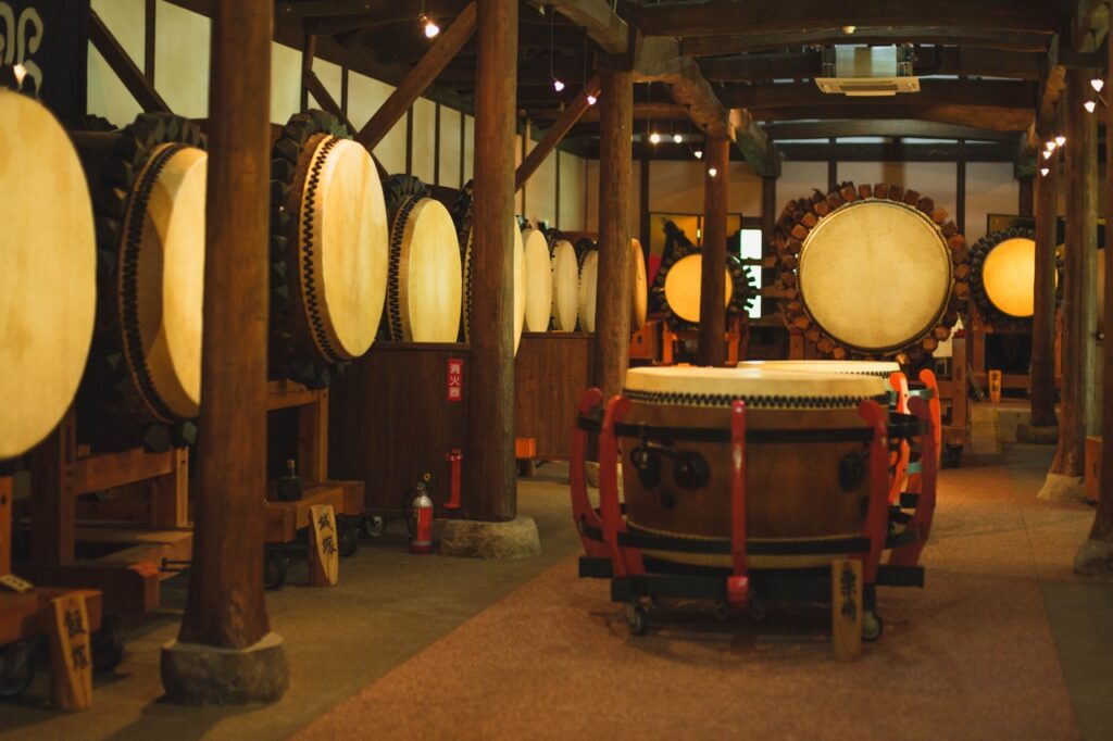 太鼓の存在に圧倒される、静かな展示空間